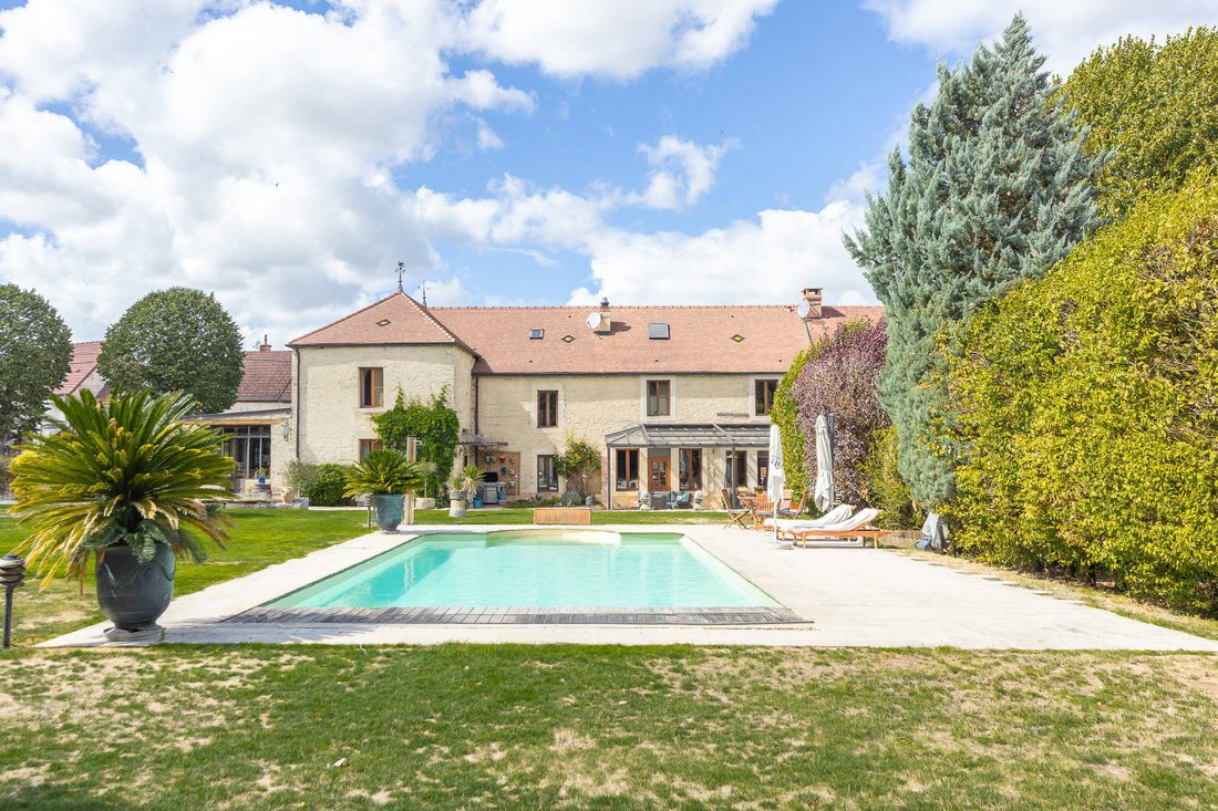 Maison à Villecomte, Bourgogne-Franche-Comté, France 1 - 18827740