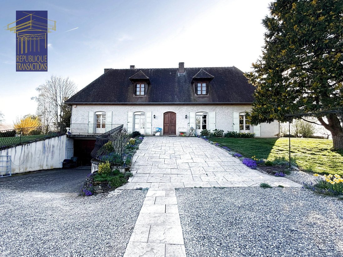 House in Arnay-le-Duc, Bourgogne – Franche-Comté, France 1 - 18828039
