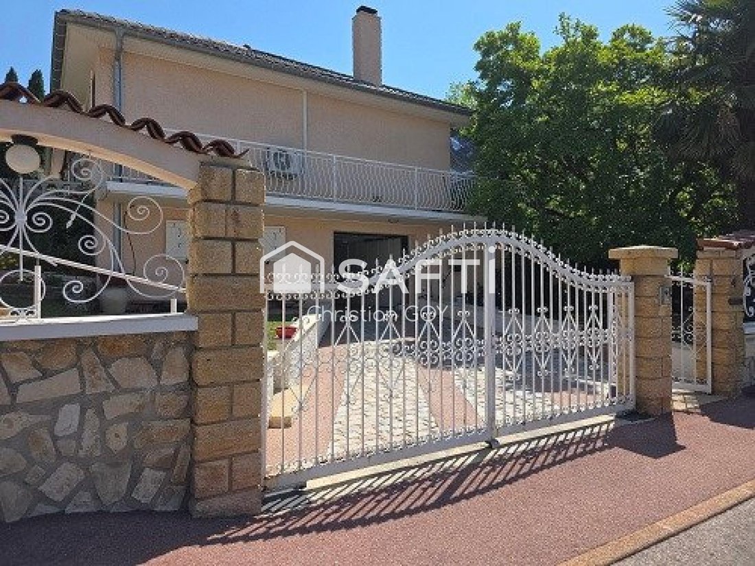 Haus in Plein Soleil-Zone Industrielle, Sankt Bonnet-de-Mure, Frankreich 1 - 18305552