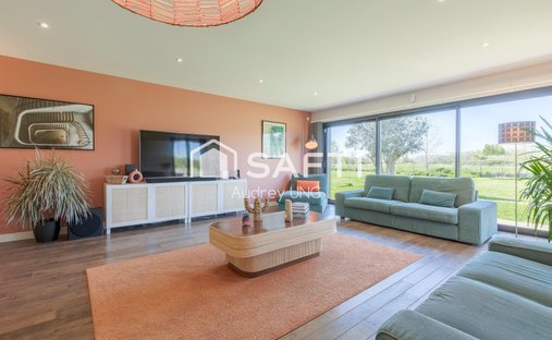 House in Saint-Sulpice-et-Cameyrac, Nouvelle-Aquitaine, France 1