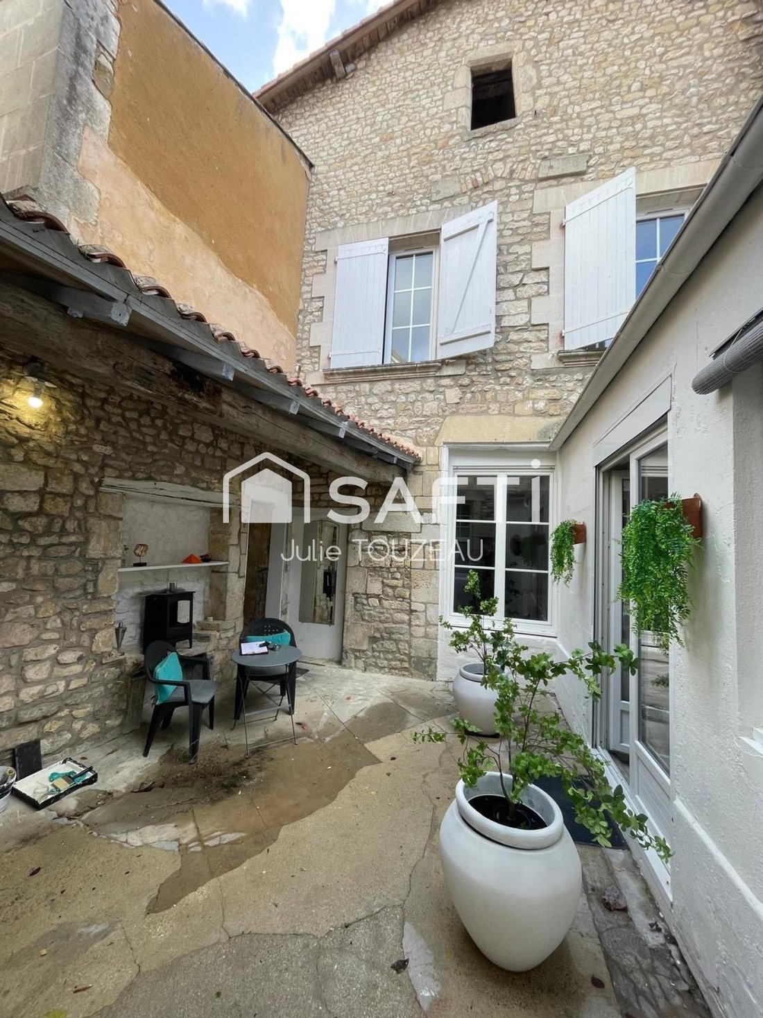 Altro a Centre Ville, Saint-Jean-d'Angély, Francia 1 - 18828871