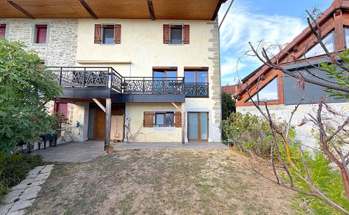 Villa a Challonges, Auvergne-Rodano-Alpi, Francia 1