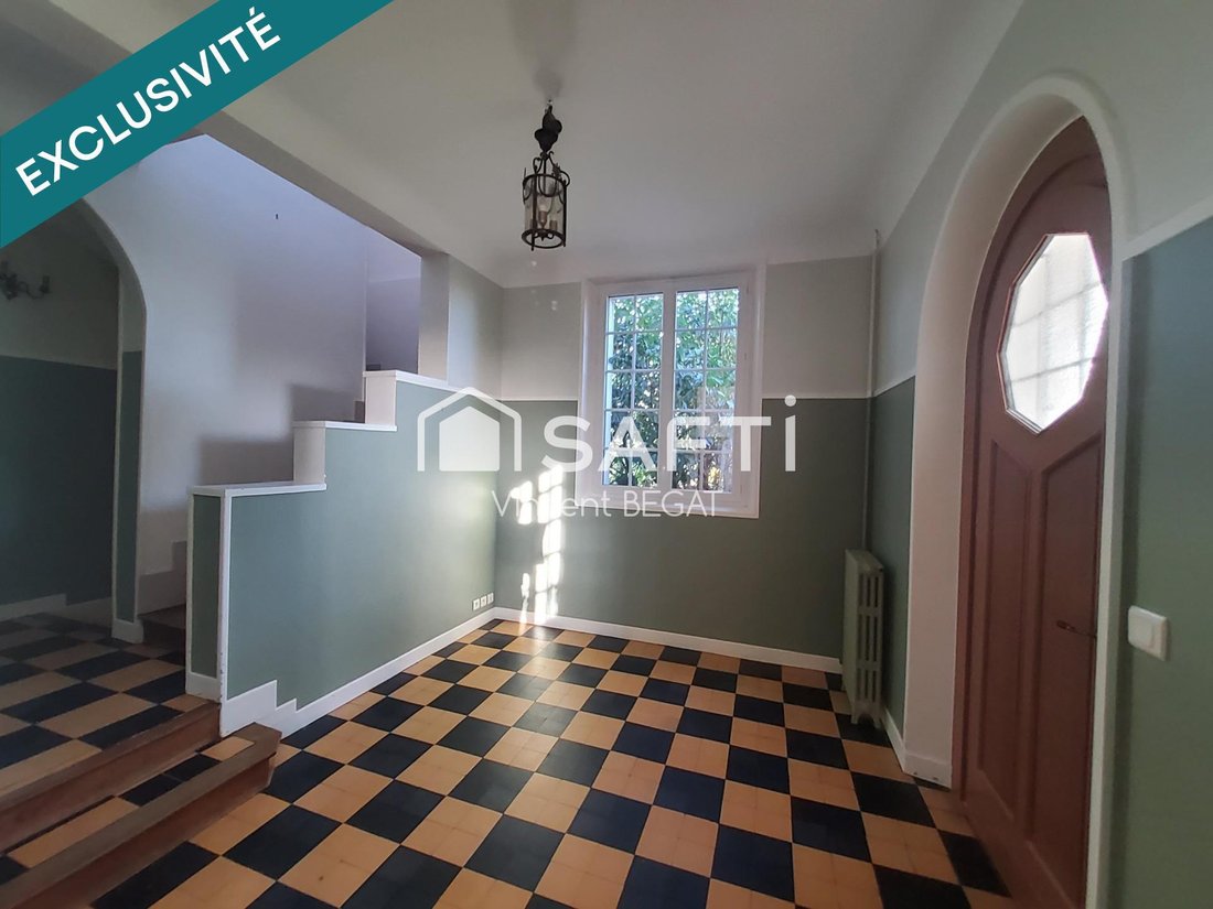 House in Moret-Loing-et-Orvanne, Ile-de-France, France 1 - 17349379