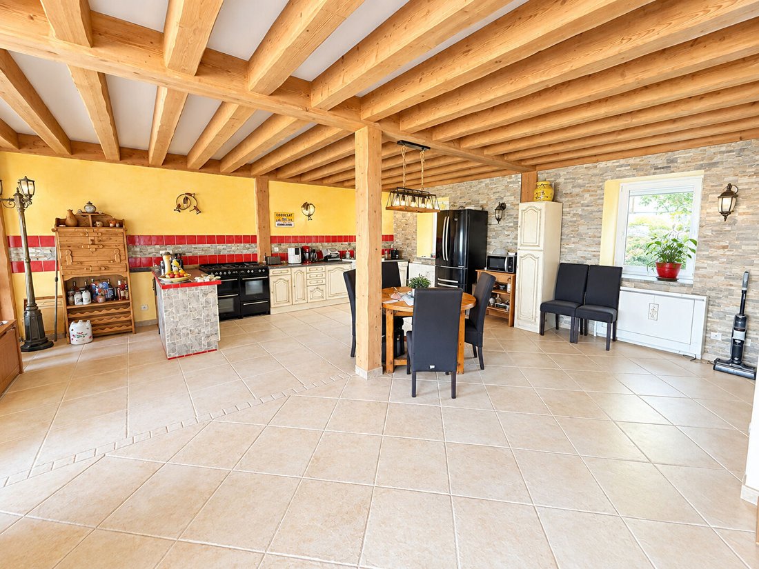 Villa in Challonges, Auvergne-Rhone-Alpen, Frankreich 4 - 18828240