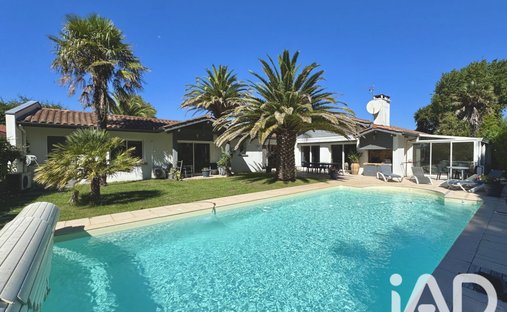 House in Labordotte-La Colline, Biarritz, France 1