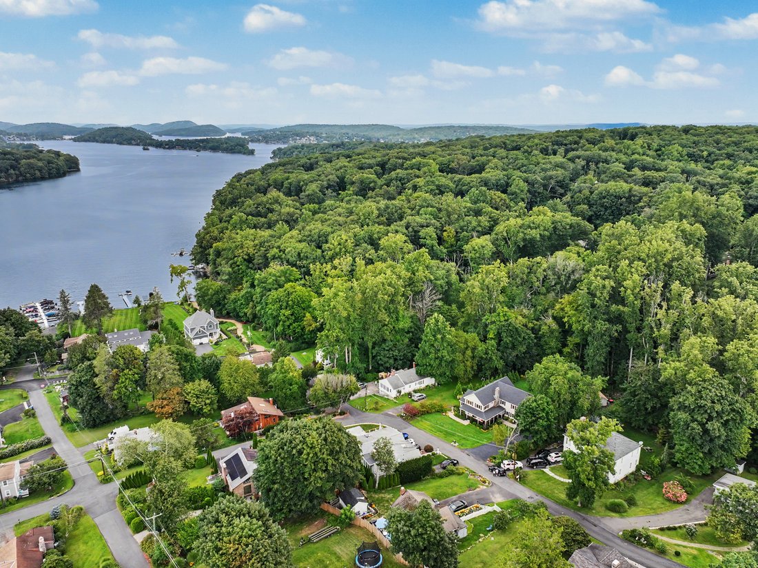 House in Danbury, Connecticut, United States 2 - 18828685