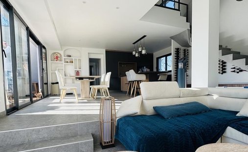 House in Campagne, Pibrac, France 1