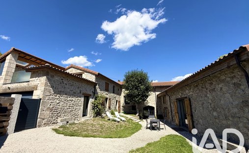 Haus in Marlhes, Auvergne-Rhone-Alpen, Frankreich 1