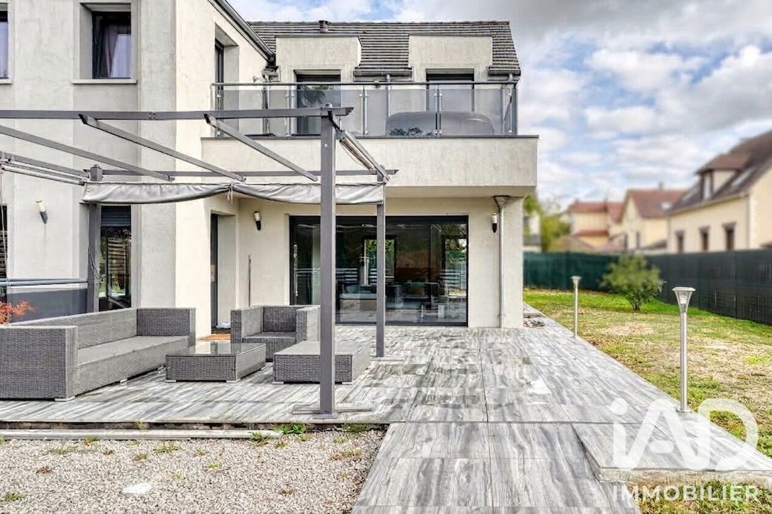 House in Montsoult, Ile-de-France, France 2 - 18830862
