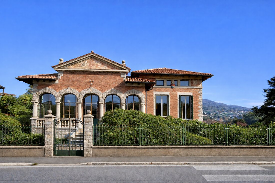 Villa en Bardello con Malgesso y Bregano, Lombardía, Italia 1 - 18828633