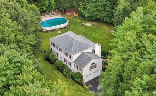 House in Goffstown, New Hampshire, United States 1