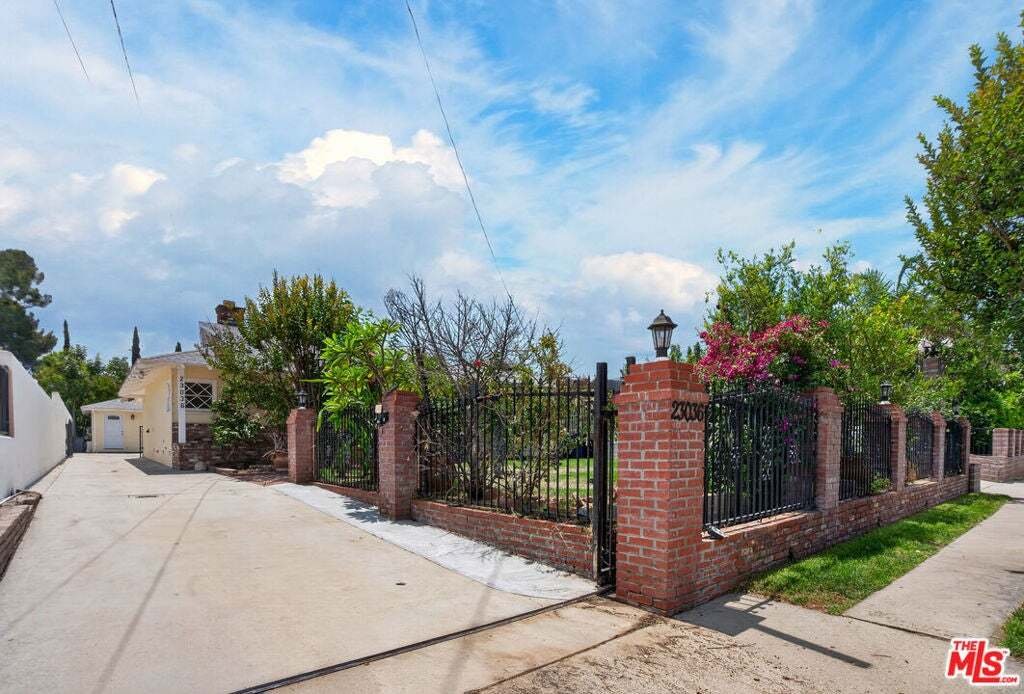 House in Los Angeles, California, United States 3 - 18829111