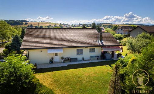 Haus in Vulliens, Waadt, Schweiz 1