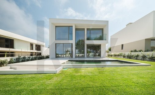 House in São João das Lampas, Lisbon, Portugal 1