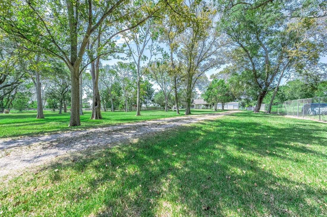 House in Alvin, Texas, United States 3 - 18829854
