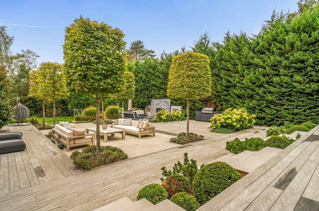 House in Oxshott, Elmbridge, England 2 - 18830036
