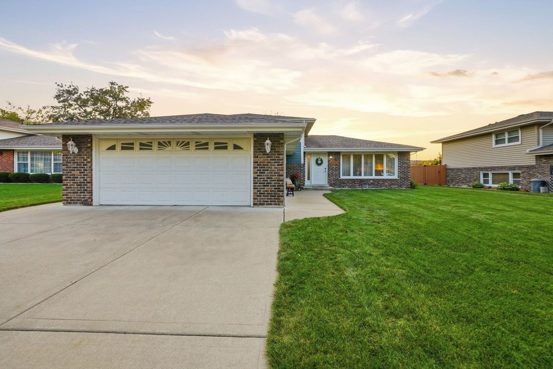 House in Palos Hills, Illinois, United States 1 - 18830209