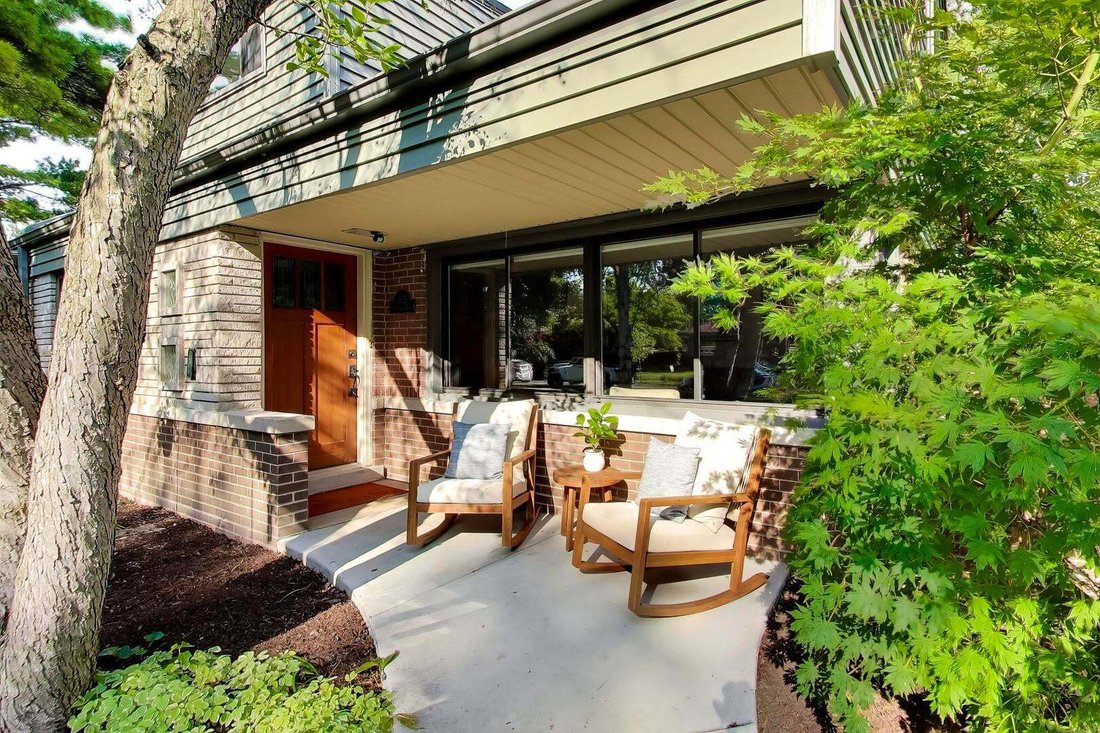 House in Skokie, Illinois, United States 4 - 18830196
