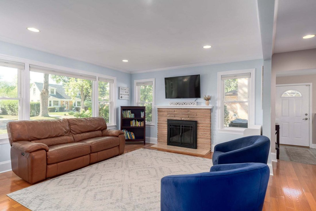 House in Morton Grove, Illinois, United States 2 - 18830085