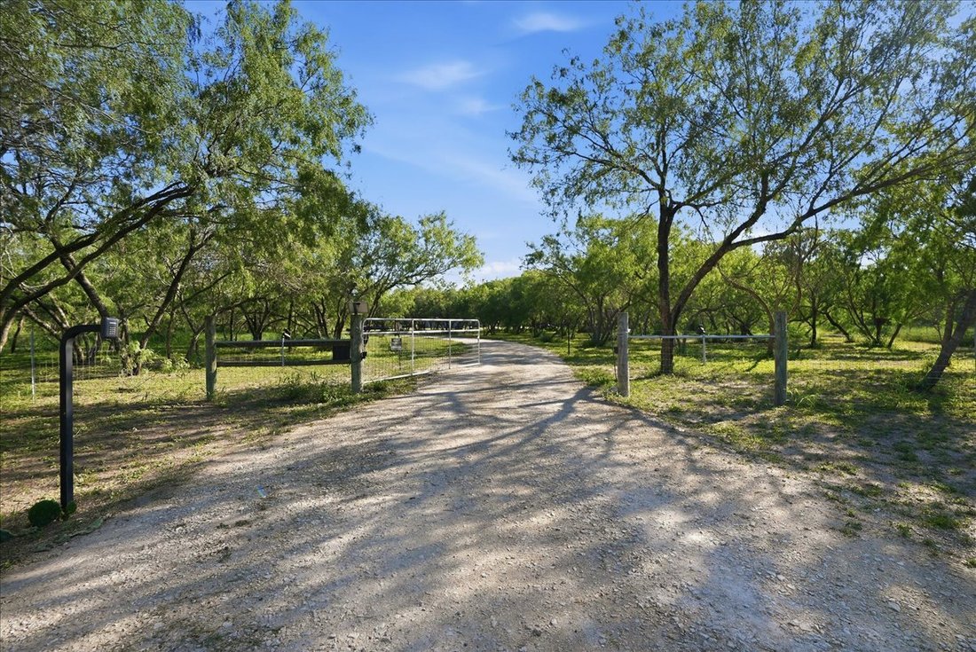 House in Junction City, Texas, United States 3 - 18831745