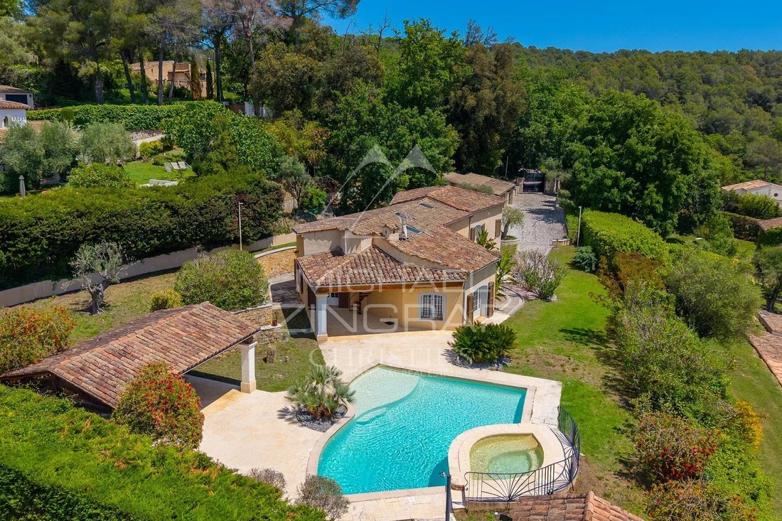 Villa en Opio, Provenza-Alpes-Costa Azul, Francia 1 - 17896948
