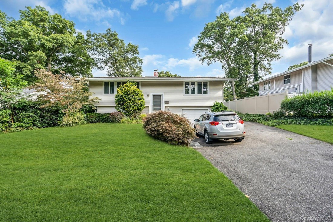 House in Commack, New York, United States 2 - 18834738