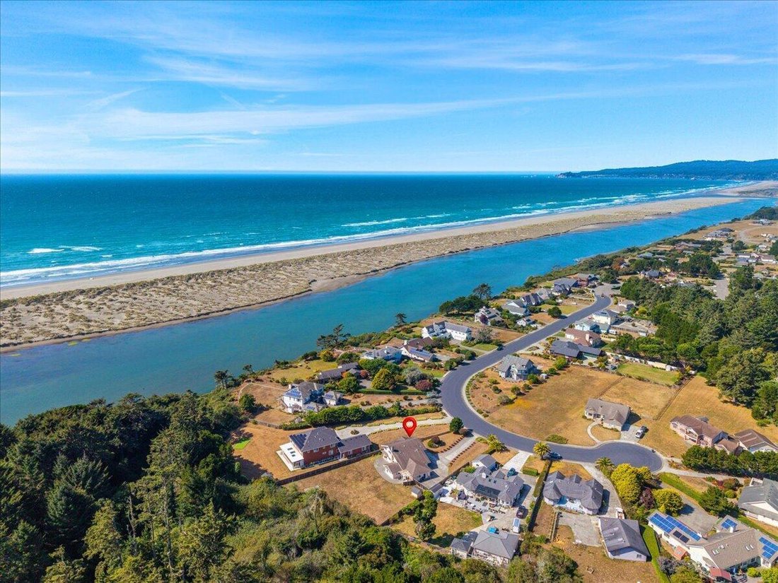 McKinleyville, California, United States 5 - 18831586