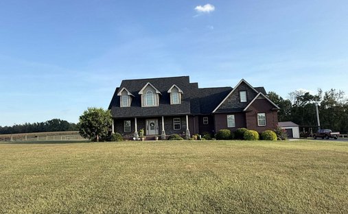 House in Lafayette, Tennessee, United States 1