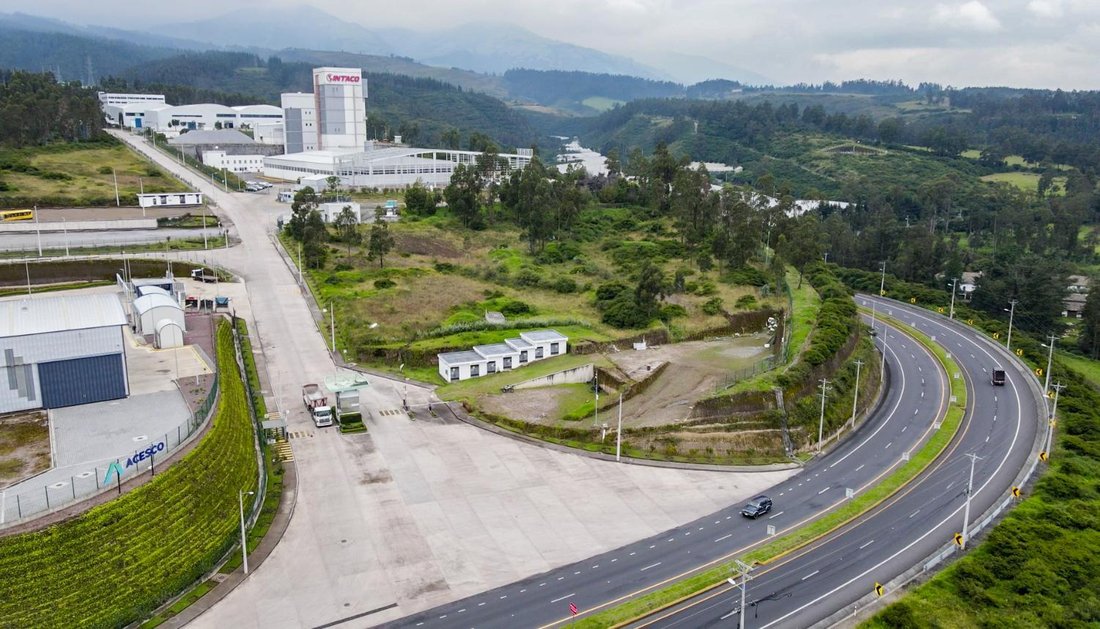 Terreno a Quito, Provincia del Pichincha, Ecuador 3 - 18830549