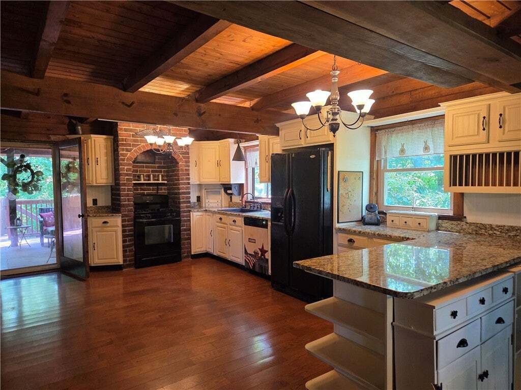 House in Aliquippa, Pennsylvania, United States 3 - 18832057