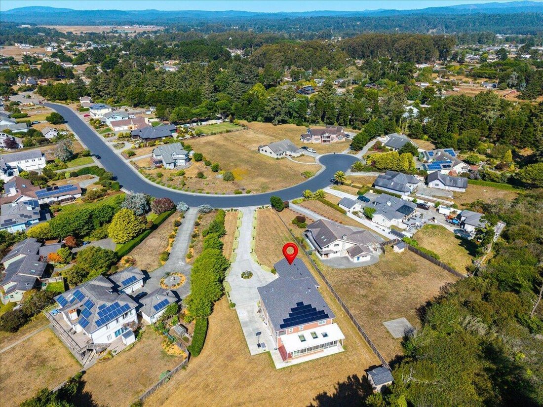 McKinleyville, California, United States 4 - 18831586