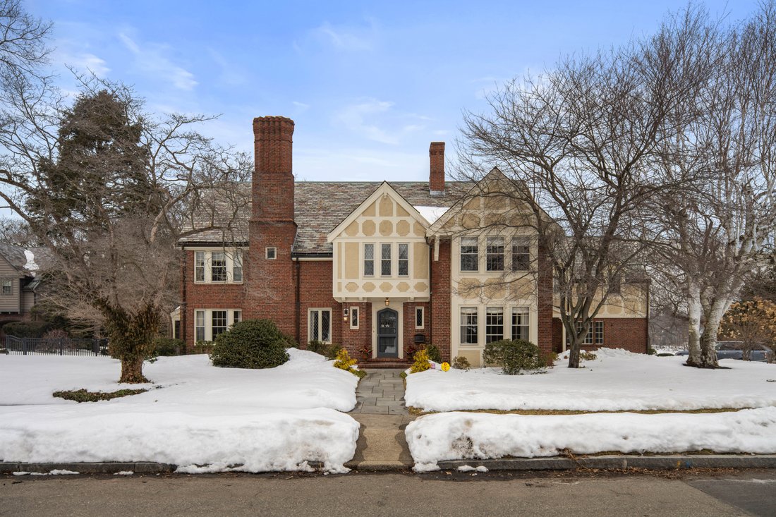 House in Winchester, Massachusetts, United States 3 - 18834436