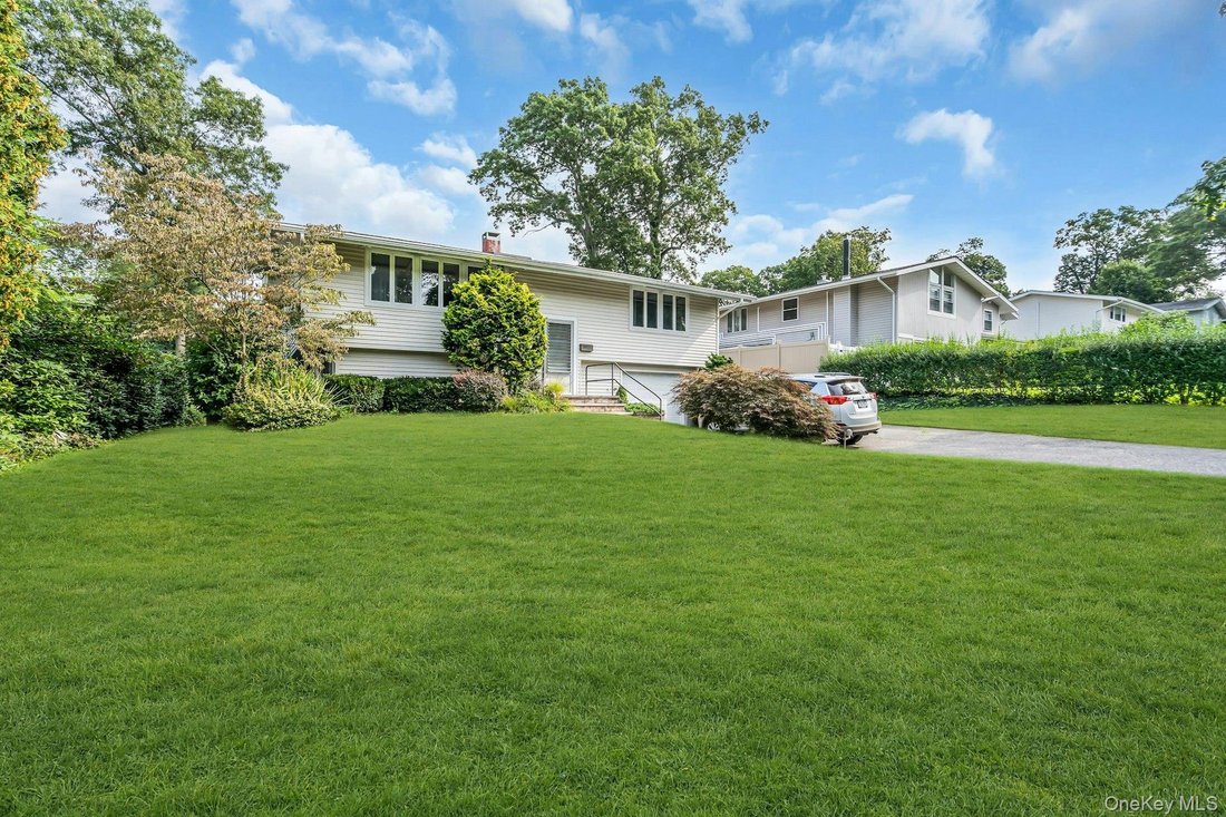 House in Commack, New York, United States 1 - 18834738