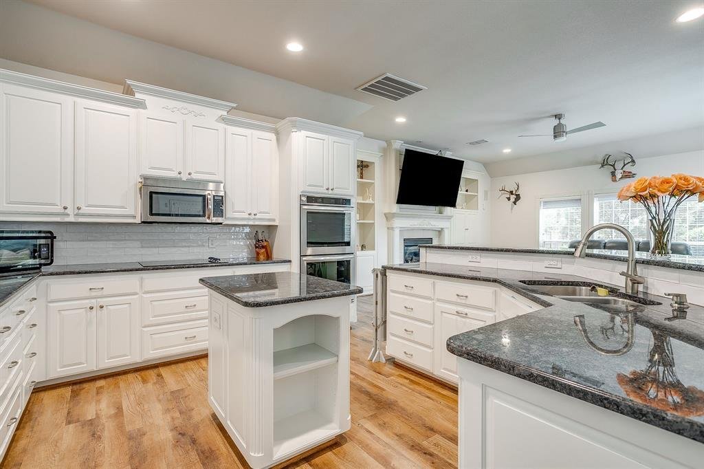 House in Burleson, Texas, United States 5 - 18830539