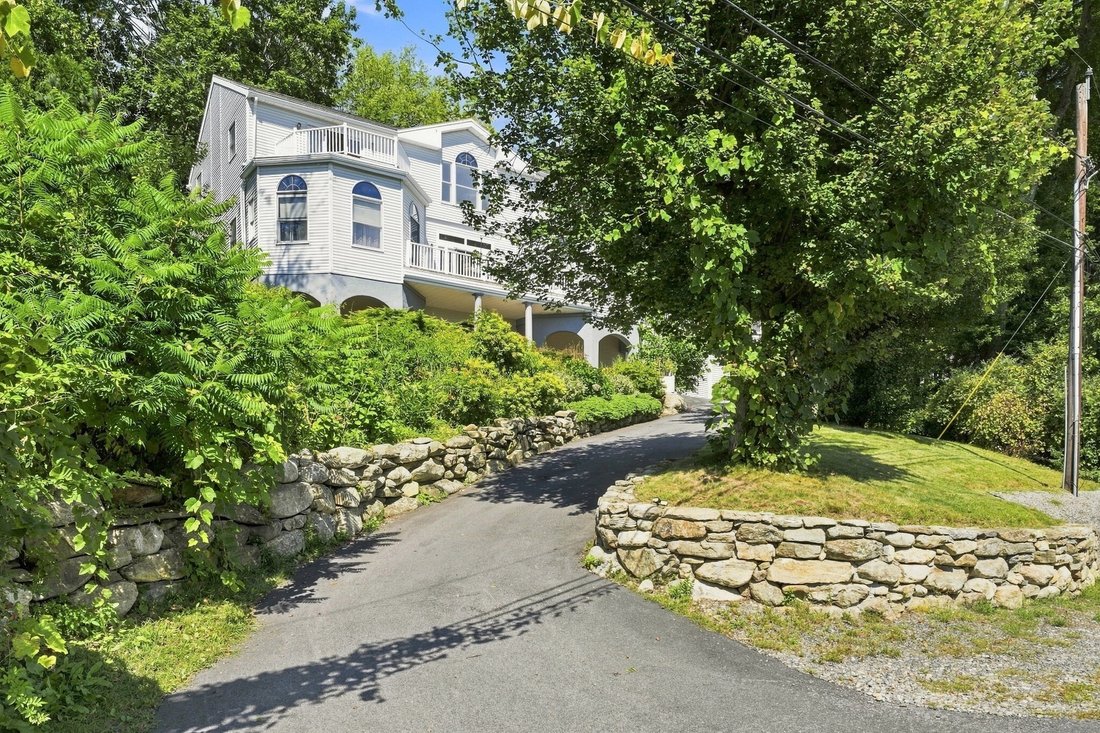House in Millbury, Massachusetts, United States 4 - 18833705