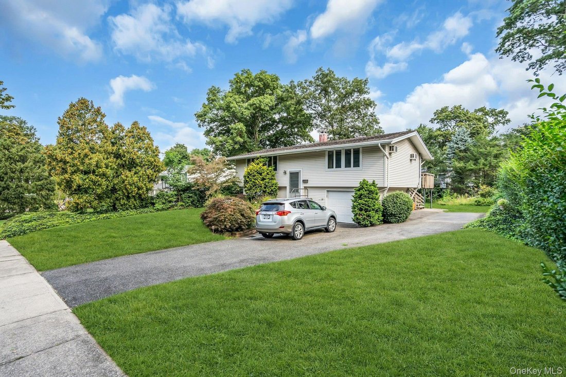 House in Commack, New York, United States 3 - 18834738