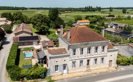 House in Hôtel de Ville-Quinconce-Saint Seurin-Fondaudège, Bordeaux, France 1