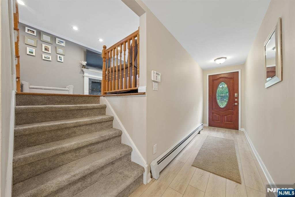House in Elmwood Park, New Jersey, United States 4 - 18831585