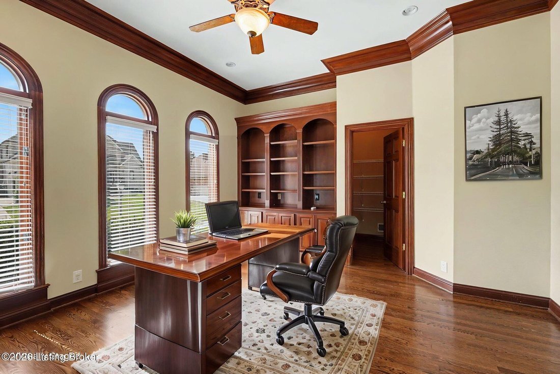 House in Watterson Park, Kentucky, United States 4 - 18079655