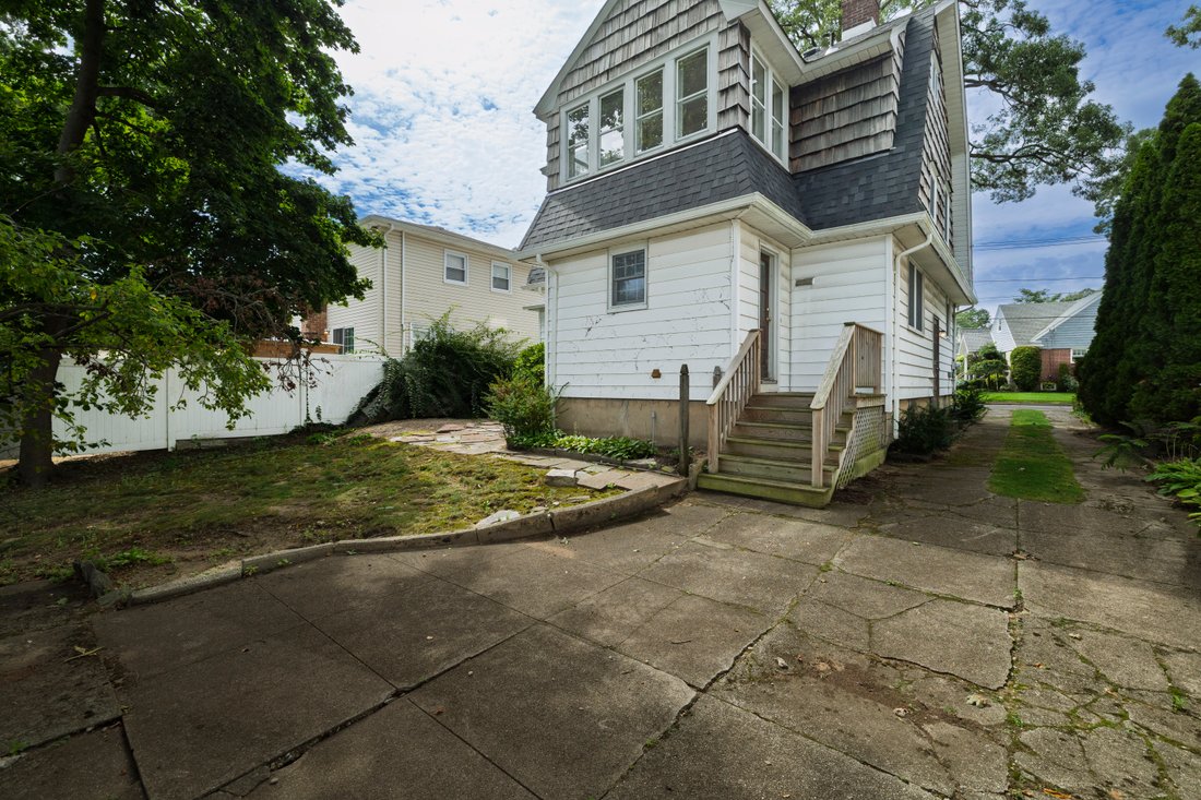 House in Malverne, New York, United States 4 - 18831968