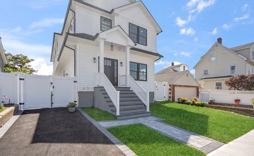 House in Mineola, New York, United States 1