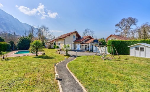 House in Bossey, Auvergne-Rhône-Alpes, France 1