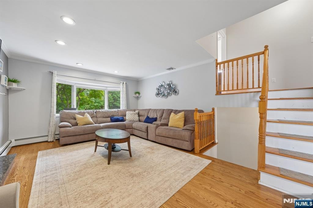House in Elmwood Park, New Jersey, United States 5 - 18831585