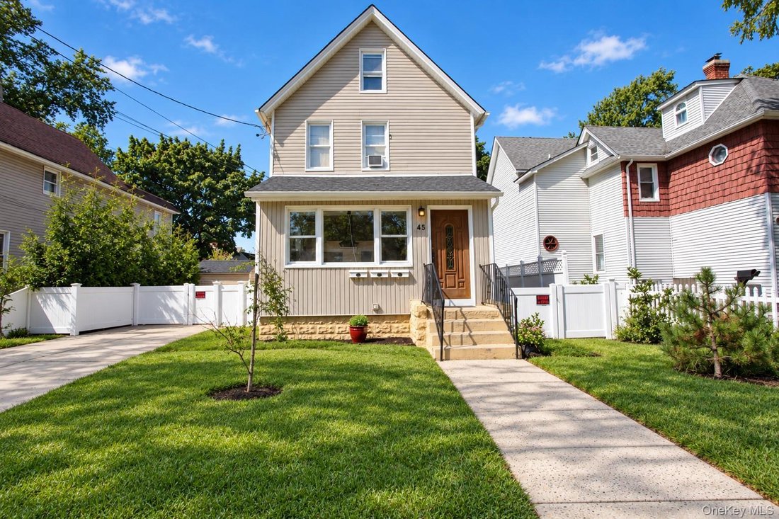 Lynbrook, New York, United States 1 - 18834565