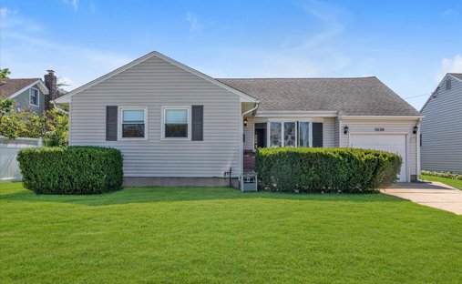 House in Bethpage, New York, United States 1