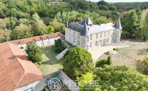 Castello a Rivières, Nuova Aquitania, Francia 1