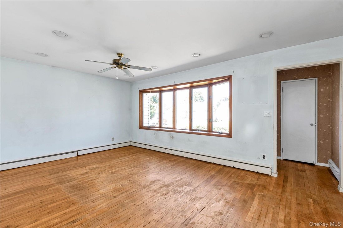 House in Bethpage, New York, United States 3 - 18834520