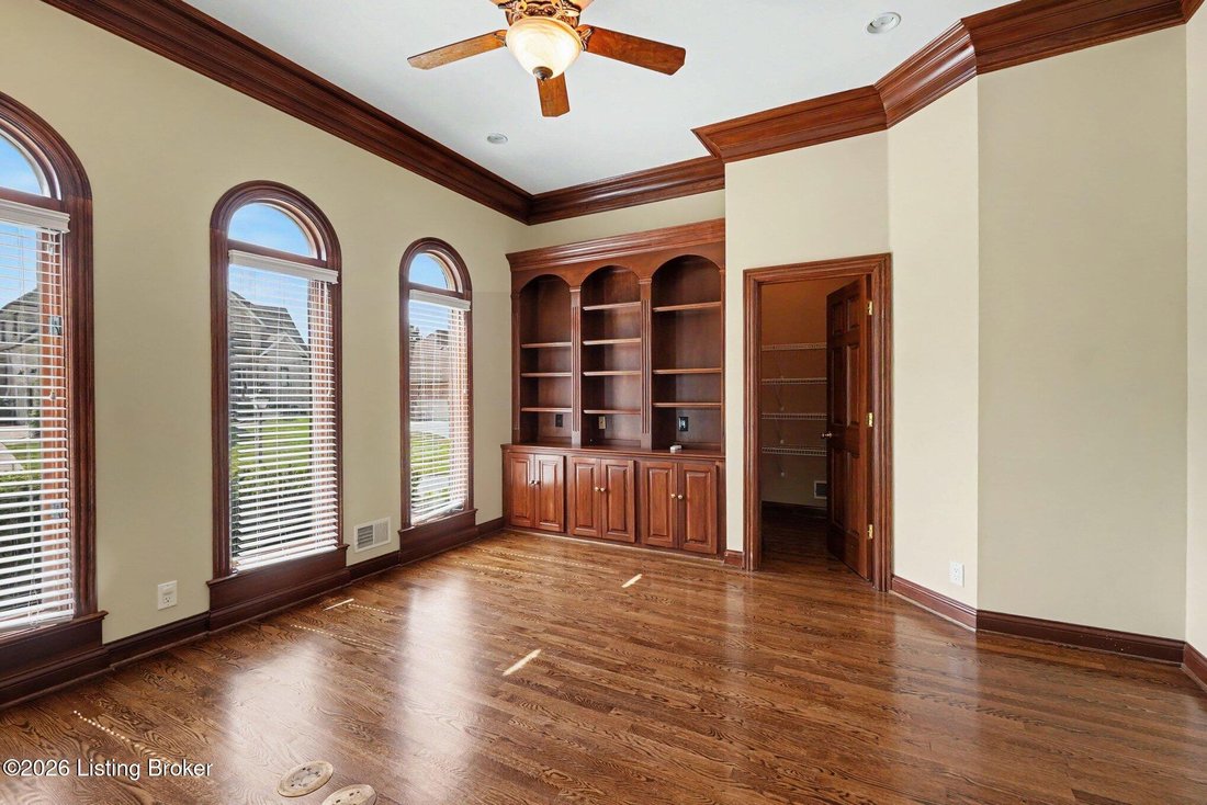 House in Watterson Park, Kentucky, United States 5 - 18079655