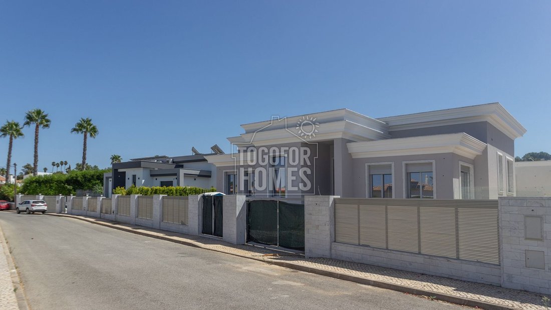 Villa in Alvor, Algarve, Portugal 1 - 14727470
