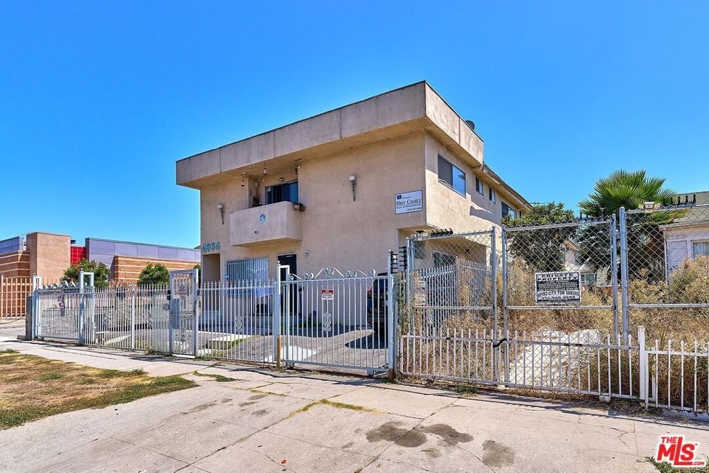 Los Angeles, California, United States 2 - 18832372